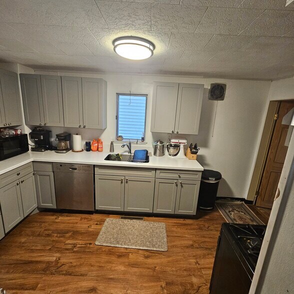 Kitchen - 15 Ward St