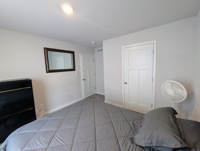 Building Photo - 5630 Brookview Ave