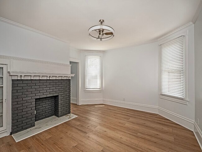 Building Photo - 624 N Sheridan Ave