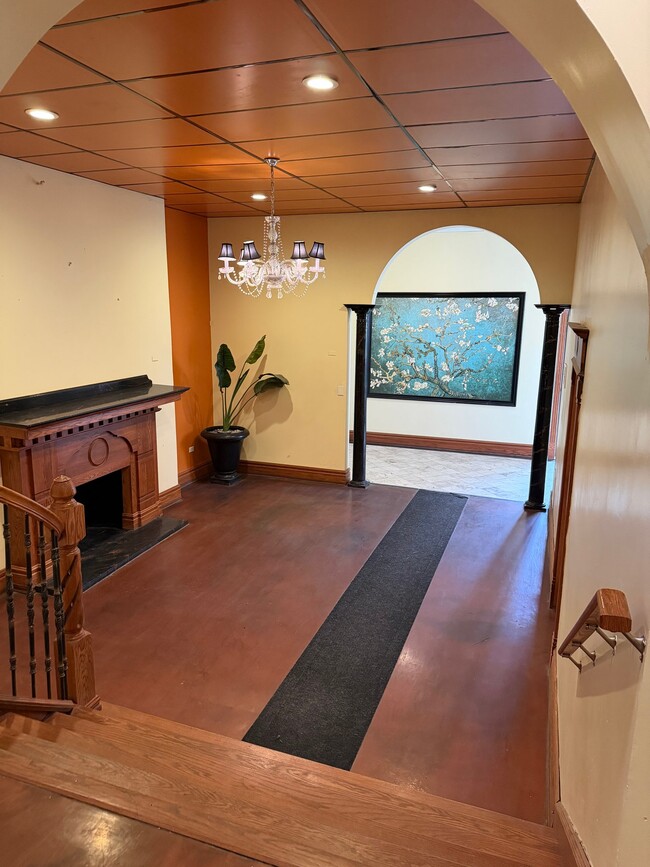 Building Photo - 7908 S Langley Ave