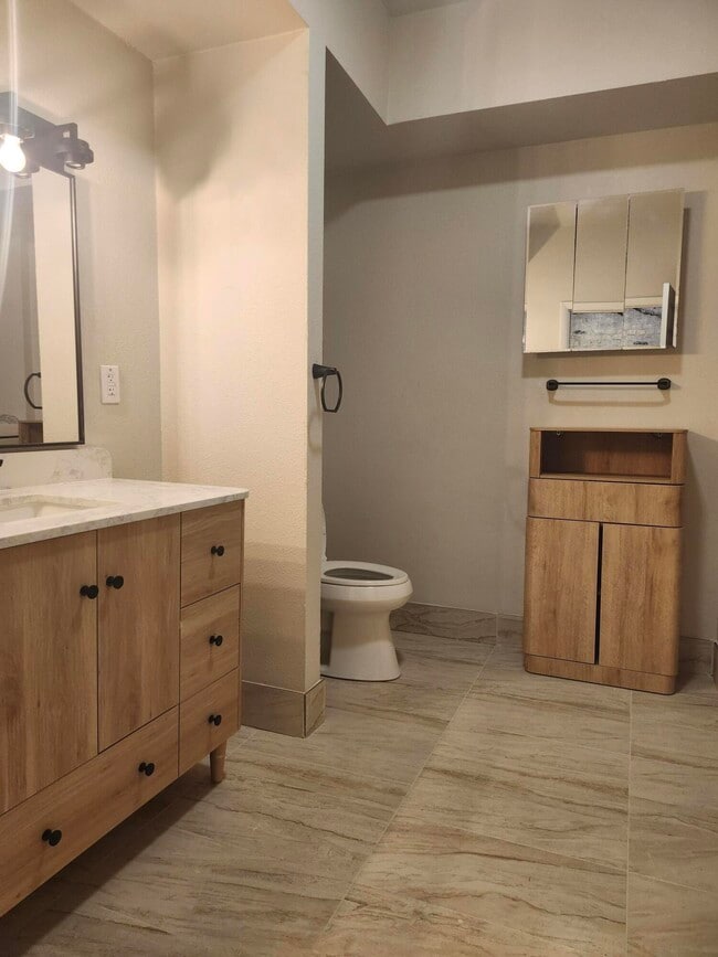 Building Photo - 534 N Water St