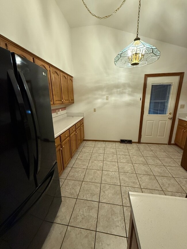 Building Photo - FOR RENT! Spacious 3-Bedroom Home with Garage & Large Yard – Davenport, IA