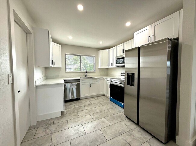 Building Photo - 1321 Frizzell Ln NW