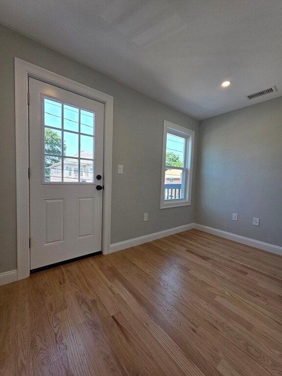 Building Photo - 40 Lorna Rd