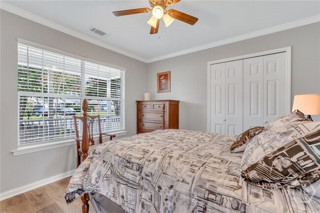 Building Photo - 11 Ropemaker Ct