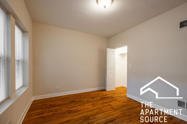 Building Photo - 2257 W Rosemont Ave
