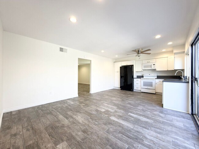 Building Photo - Spacious Townhome in Desirable Tiburon Community!