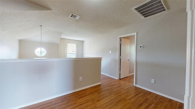 Building Photo - 9960 Thomas Jefferson Dr
