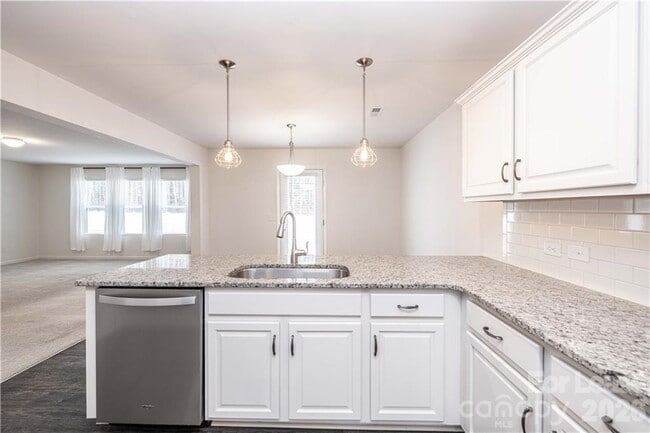 Building Photo - 824 Yorkshire Dr