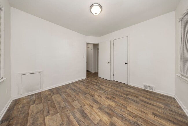 Building Photo - 3 bedroom bungalow $1199/month