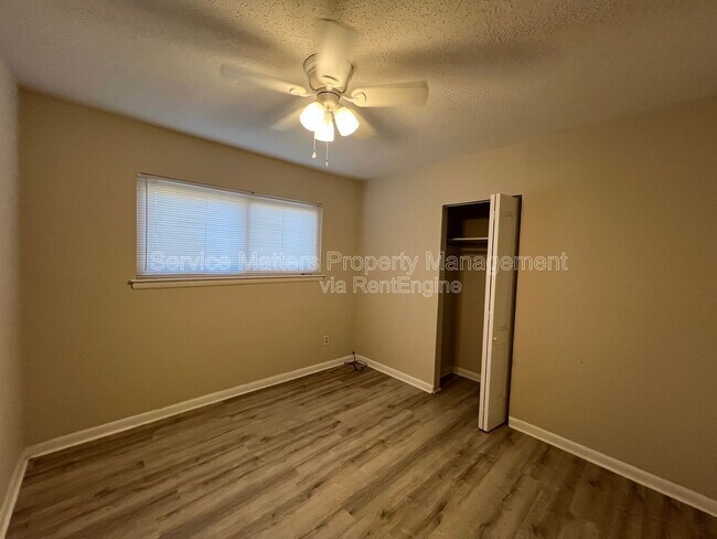 Building Photo - 303 Newcastle Dr