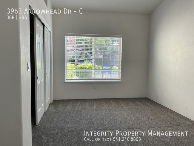 Building Photo - 3963 Arrowhead Dr