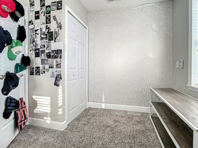 Building Photo - 762 S Beach St