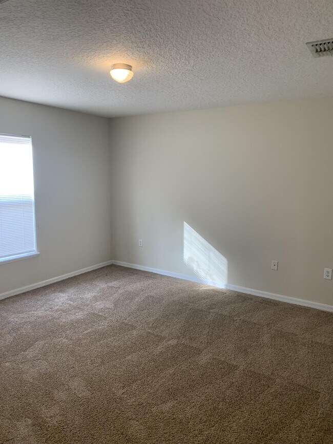 Building Photo - 4690 Salamander St