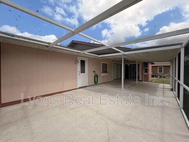 Building Photo - 25043 Palisade Rd