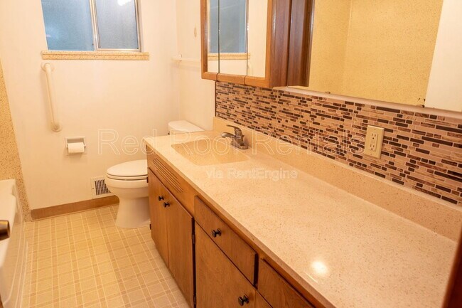 Building Photo - 6232 S Wapato St