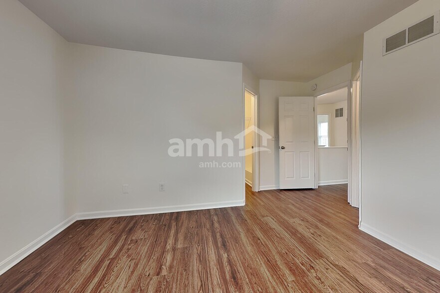 Building Photo - 9774 Whispering Way