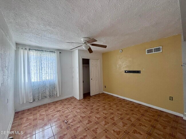 Building Photo - 14565 Hendrik Dr