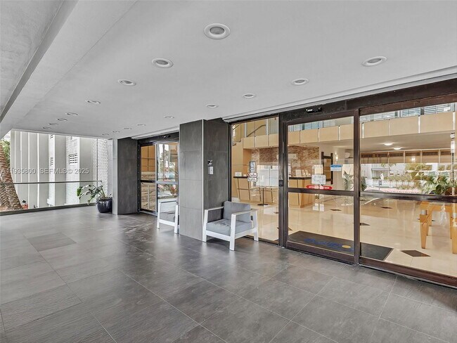 Building Photo - 6770 Indian Creek Dr