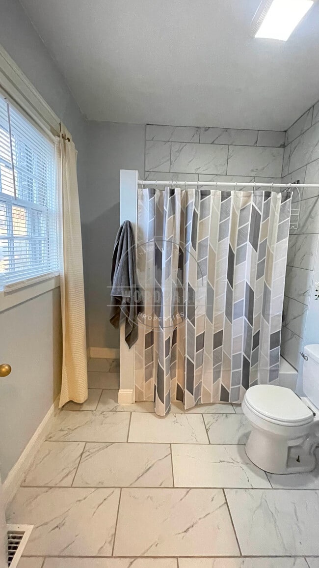 Building Photo - 1341 Meridian St