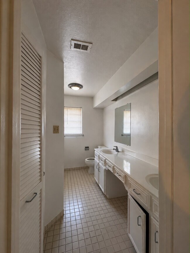 Building Photo - 10603 Silkwood Dr