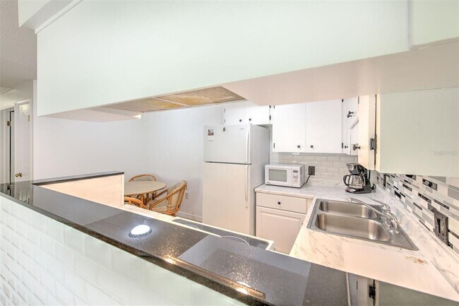 Building Photo - 4313 Tahitian Gardens Cir
