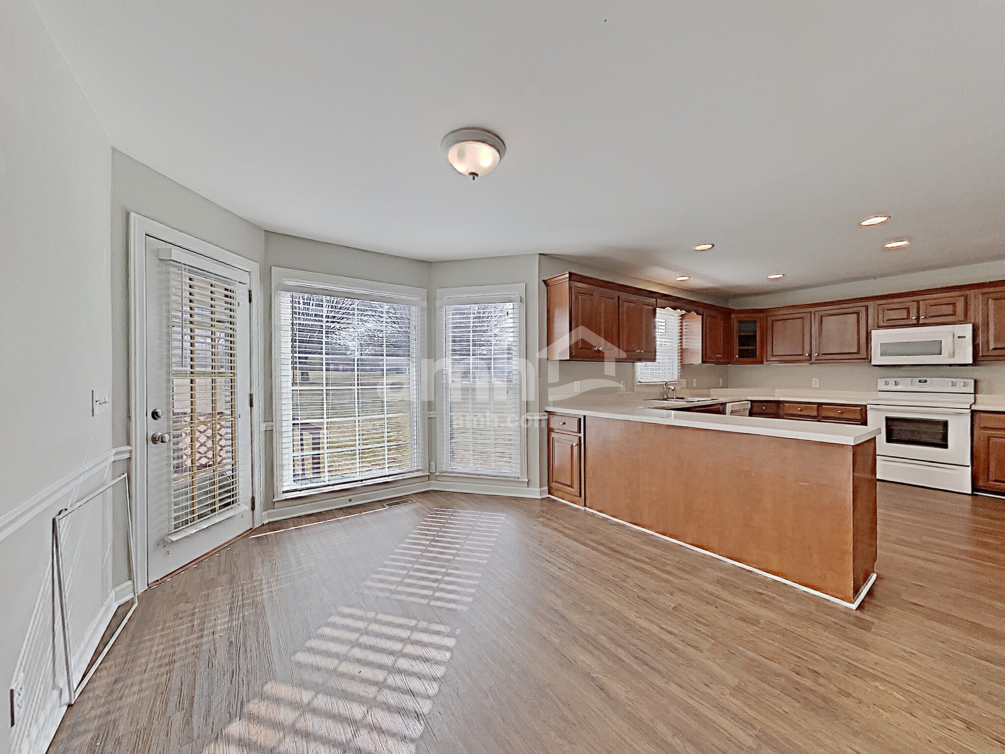 Building Photo - 217 Hickory Trl