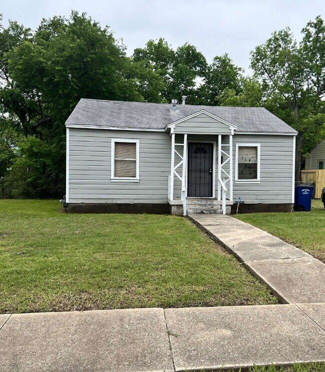 Primary Photo - 2918 Bardwell Ave