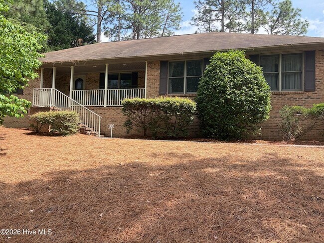 Building Photo - 100 Bridle Path Cir
