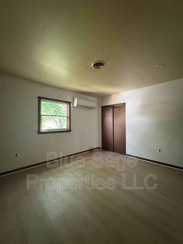 Building Photo - 2421 3rd Ave