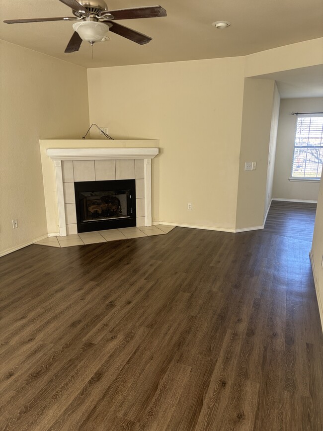 Building Photo - 600 Woods Dr