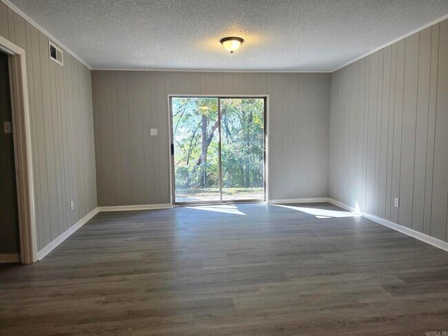 Building Photo - 216 Windhill Dr