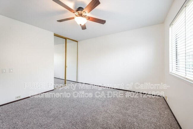 Building Photo - 2229 Woodside Ln