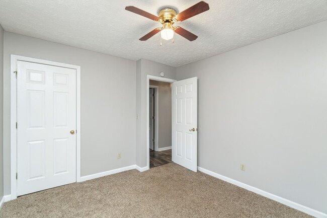 Building Photo - 2603 Louise Ave