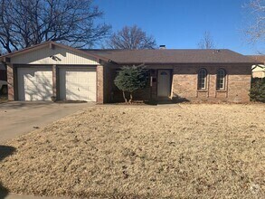 Building Photo - 4 Bedroom in Melanie Park