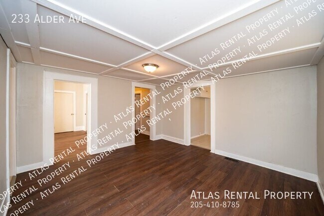 Building Photo - 233 Alder Ave