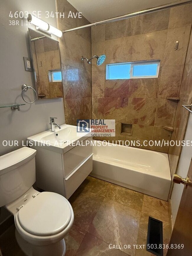 Building Photo - 4603 SE 34th Ave