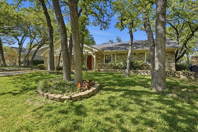 Building Photo - Amazing in Arlington