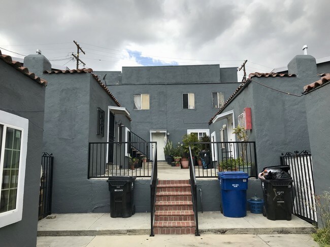 Building Photo - 335 N Alexandria Ave