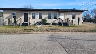 Building Photo - Bragg Court Apartment offering 1/2 OFF YOUR FIRST MONTHS RENT!! Available NOW!!
