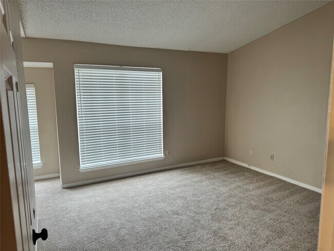 Building Photo - 3600 Jeanetta St