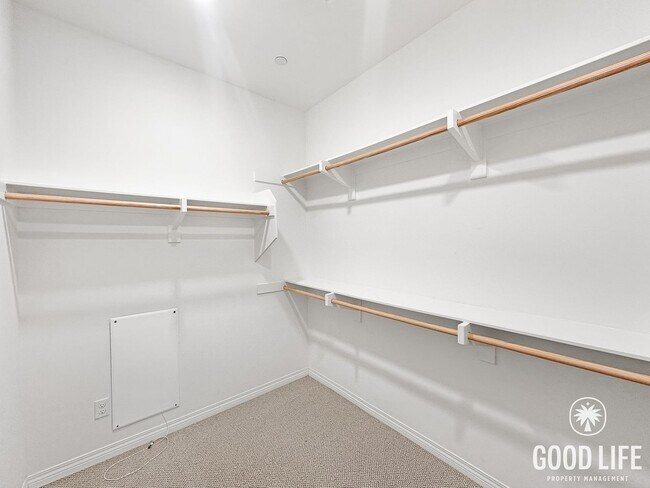 Building Photo - Beautiful 3B/2.5BA Townhouse in Imperial Beach with Loft, Private Patio & 2-Car Garage