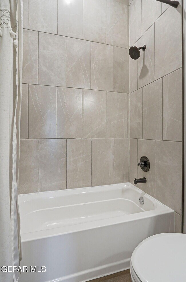 Building Photo - 244 Farnborough St