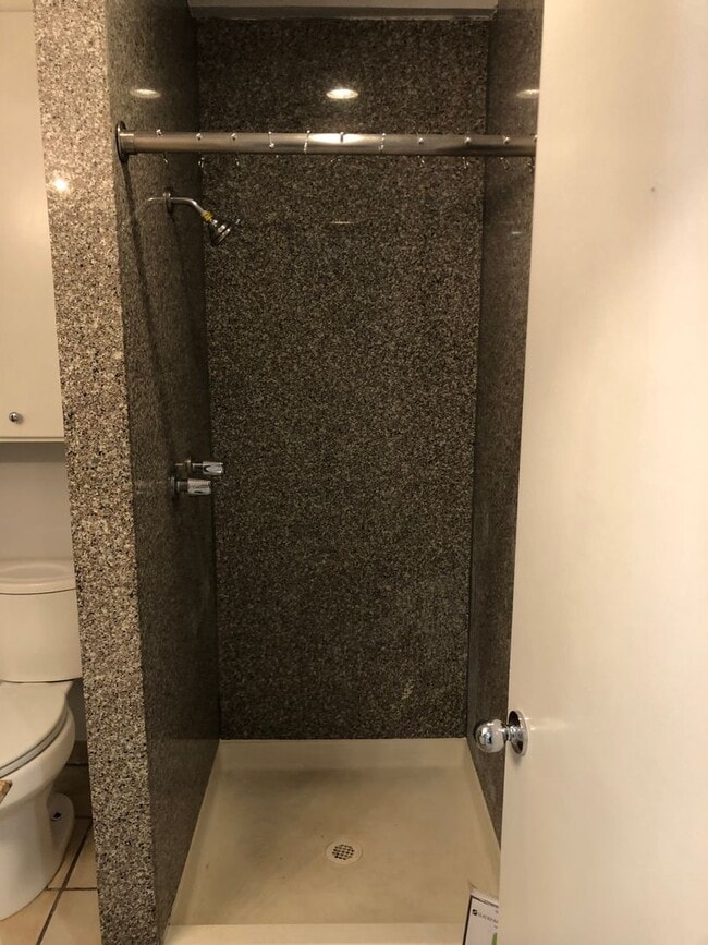 Building Photo - Studio Apartment - North Hollywood -Move I...