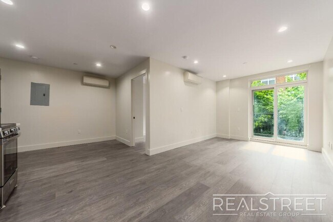 Building Photo - Stunning & Spacious NEW 2 BED in Flatbush ...