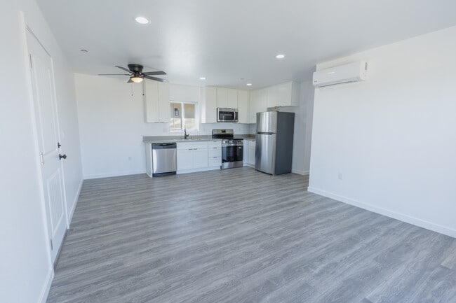 Building Photo - 6211 Poppy Blvd