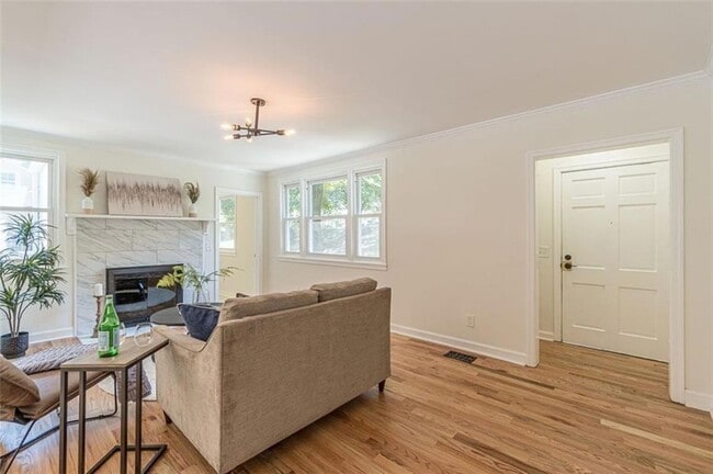 Building Photo - 1226 Thomas Rd