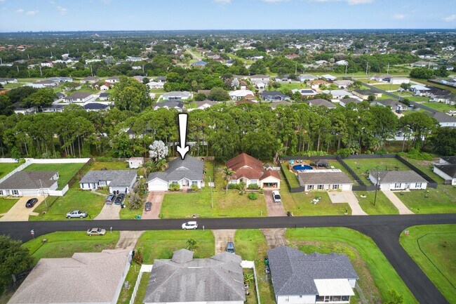 Building Photo - 4059 SW Kamsler St