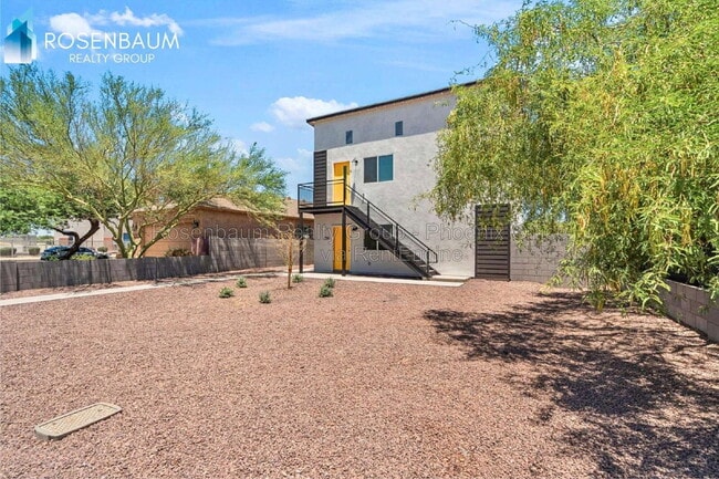 Building Photo - 1106 E Papago St