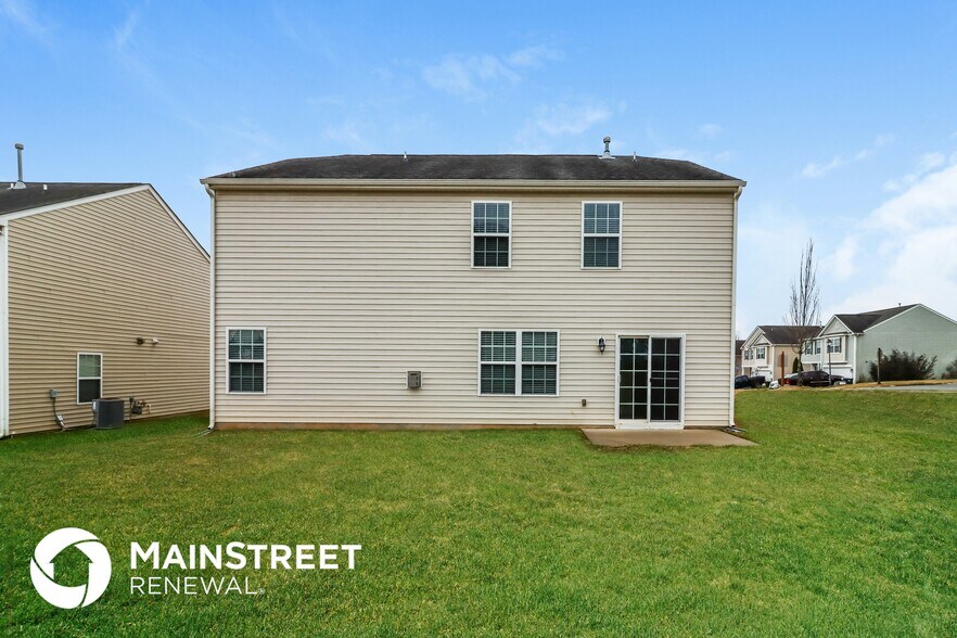 Building Photo - 2896 Village Center Dr